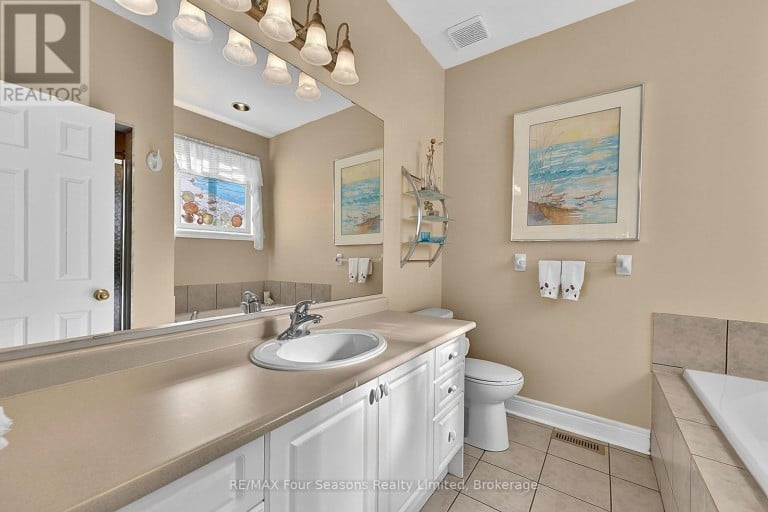 7 CALLARY CRESCENT, Collingwood, Ontario, L9Y4X9