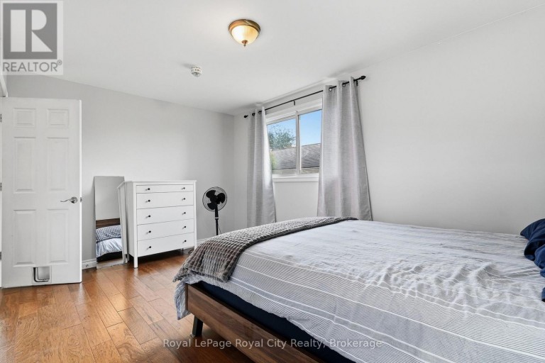 UPPER - 37 MCILWRAITH CRESCENT, Guelph (Grange Road), Ontario, N1E6J4