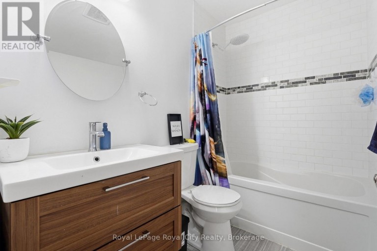 UPPER - 37 MCILWRAITH CRESCENT, Guelph (Grange Road), Ontario, N1E6J4