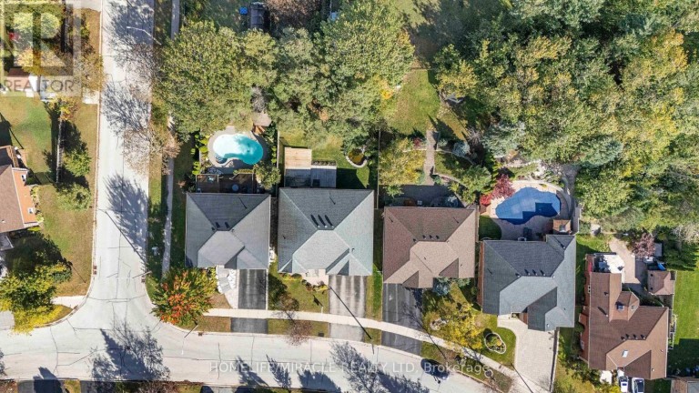 30 DOVE CRESCENT, Barrie (Ardagh), Ontario, L4N7Z3