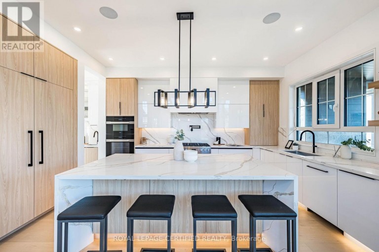 1404 WAVERLY AVENUE SW, Oakville (WO West), Ontario, L6L2S3