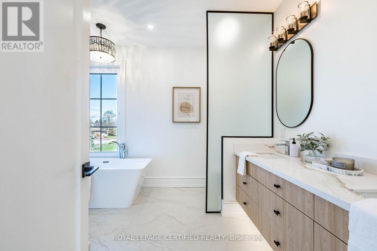 1404 WAVERLY AVENUE SW, Oakville (WO West), Ontario, L6L2S3