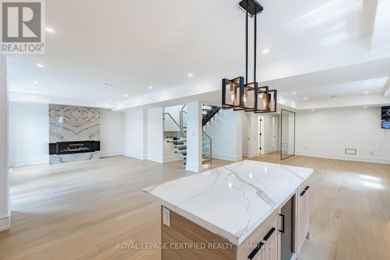 1404 WAVERLY AVENUE SW, Oakville (WO West), Ontario, L6L2S3
