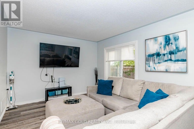 83 WICKSTEAD COURT, Brampton (Sandringham-Wellington), Ontario, L6R1N8