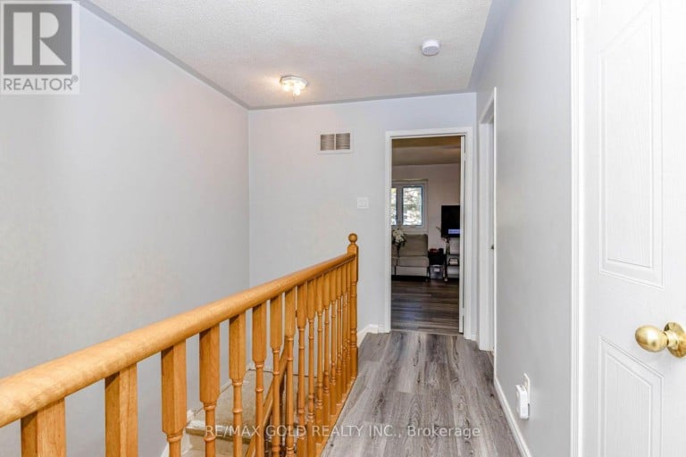 83 WICKSTEAD COURT, Brampton (Sandringham-Wellington), Ontario, L6R1N8