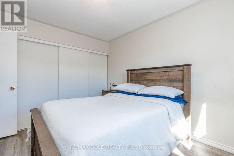 83 WICKSTEAD COURT, Brampton (Sandringham-Wellington), Ontario, L6R1N8