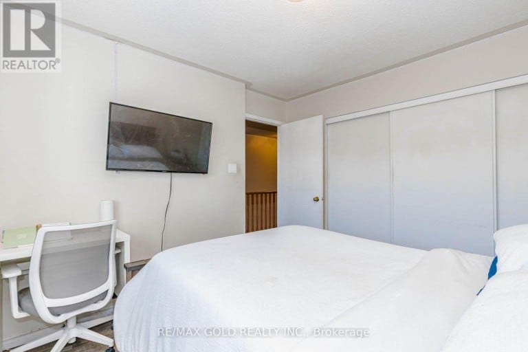 83 WICKSTEAD COURT, Brampton (Sandringham-Wellington), Ontario, L6R1N8