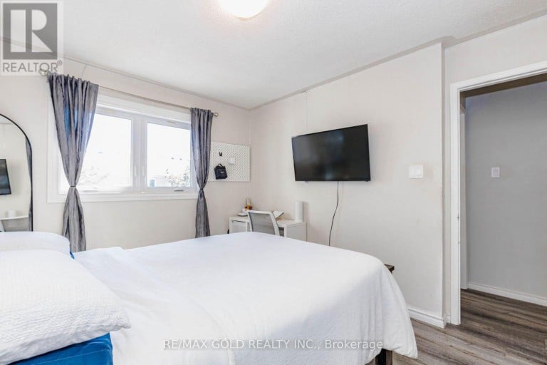83 WICKSTEAD COURT, Brampton (Sandringham-Wellington), Ontario, L6R1N8