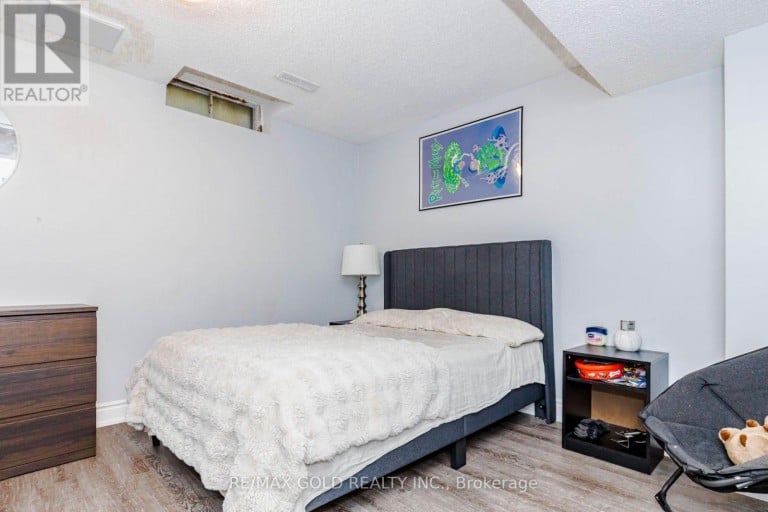 83 WICKSTEAD COURT, Brampton (Sandringham-Wellington), Ontario, L6R1N8