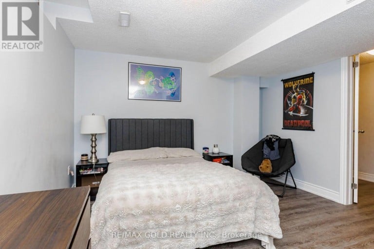 83 WICKSTEAD COURT, Brampton (Sandringham-Wellington), Ontario, L6R1N8