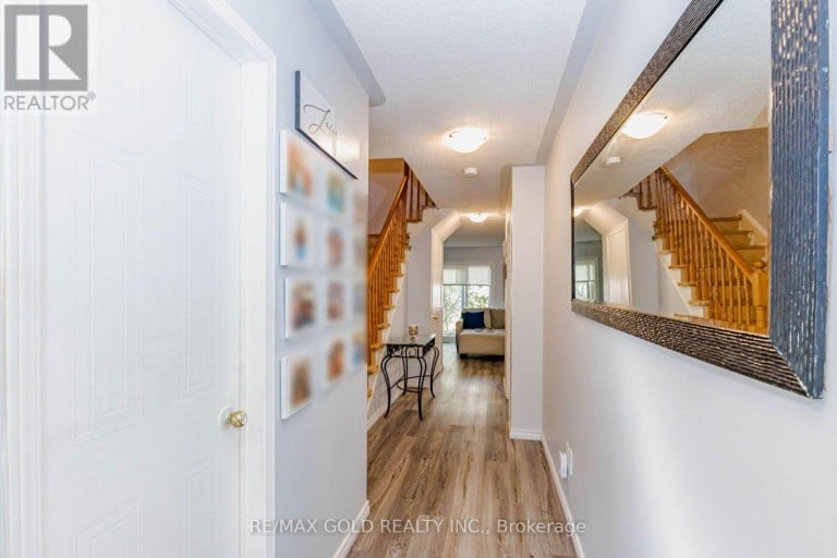 83 WICKSTEAD COURT, Brampton (Sandringham-Wellington), Ontario, L6R1N8