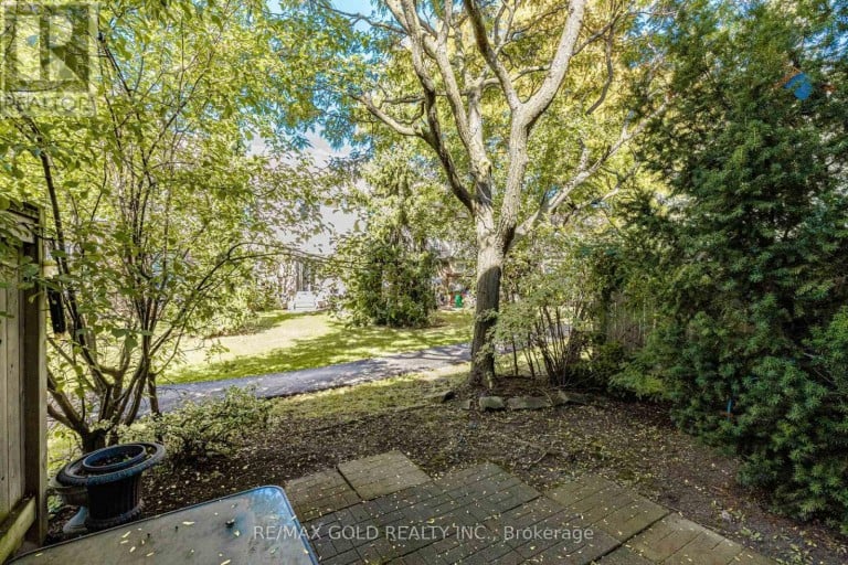 83 WICKSTEAD COURT, Brampton (Sandringham-Wellington), Ontario, L6R1N8