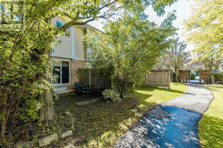 83 WICKSTEAD COURT, Brampton (Sandringham-Wellington), Ontario, L6R1N8