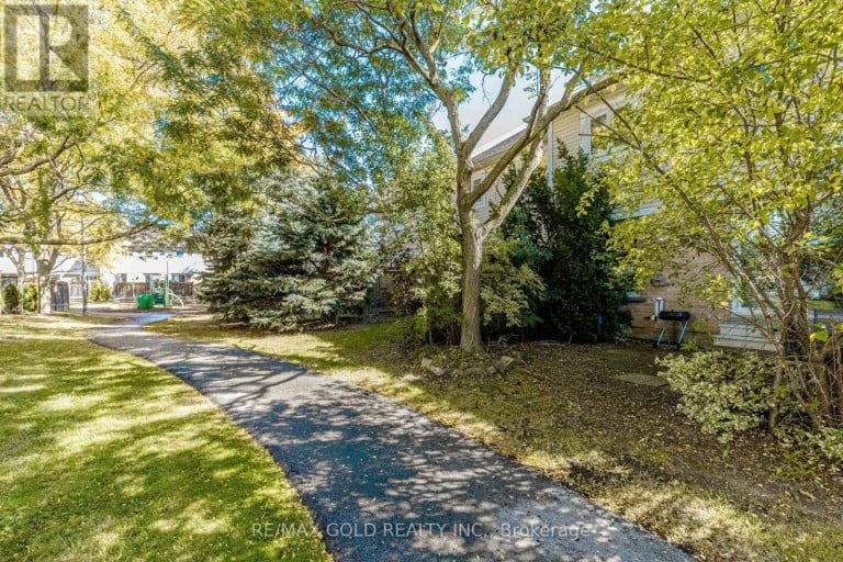 83 WICKSTEAD COURT, Brampton (Sandringham-Wellington), Ontario, L6R1N8