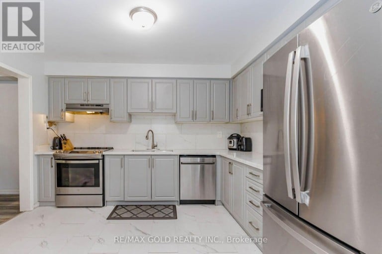 83 WICKSTEAD COURT, Brampton (Sandringham-Wellington), Ontario, L6R1N8
