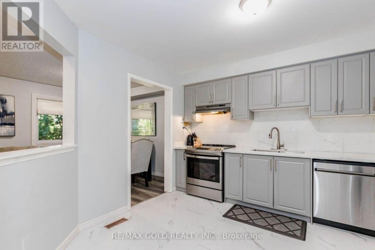 83 WICKSTEAD COURT, Brampton (Sandringham-Wellington), Ontario, L6R1N8
