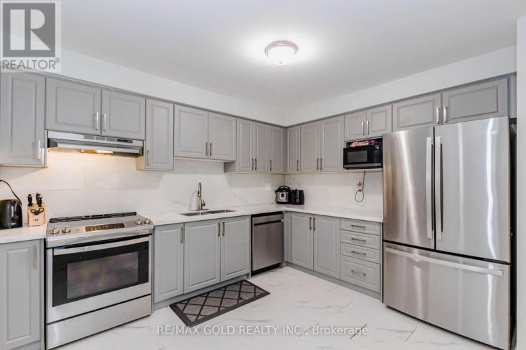 83 WICKSTEAD COURT, Brampton (Sandringham-Wellington), Ontario, L6R1N8