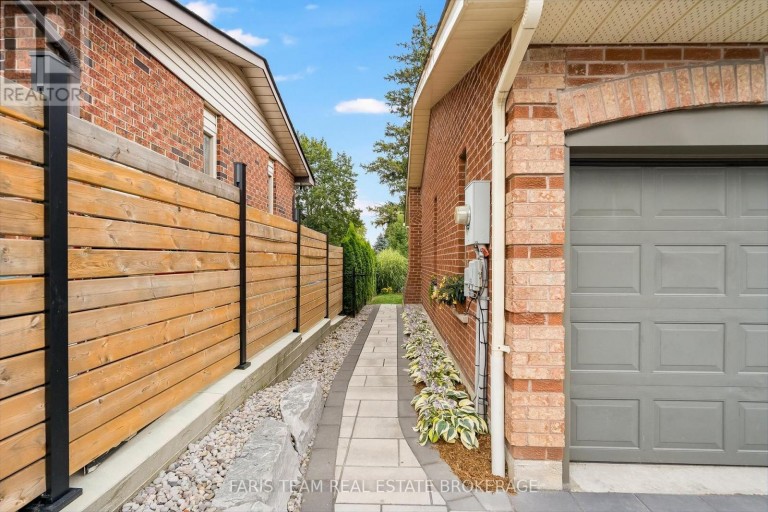 13 KIDD'S LANE, Innisfil (Cookstown), Ontario, L0L1L0
