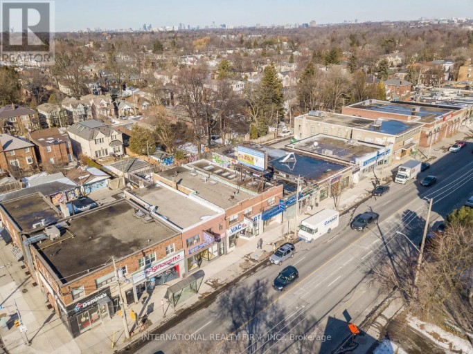 796-800 EGLINTON AVENUE E, Toronto (Leaside), Ontario, M4G2L1