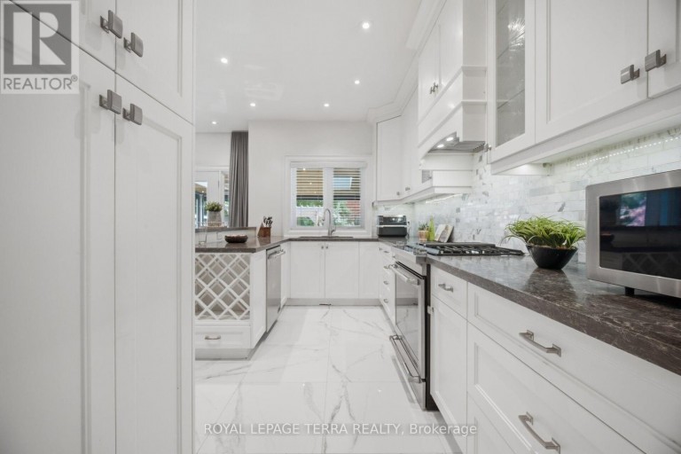 27 MINFORD AVENUE, Toronto (Wexford-Maryvale), Ontario, M1R2B2