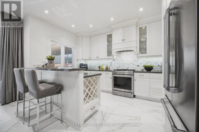 27 MINFORD AVENUE, Toronto (Wexford-Maryvale), Ontario, M1R2B2