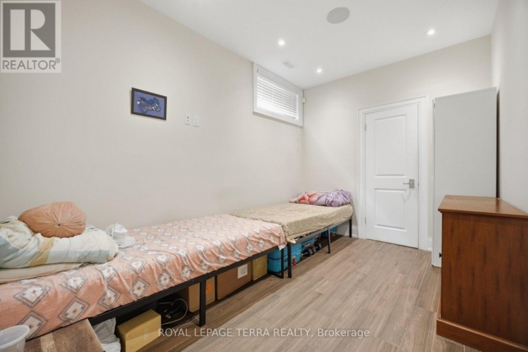27 MINFORD AVENUE, Toronto (Wexford-Maryvale), Ontario, M1R2B2