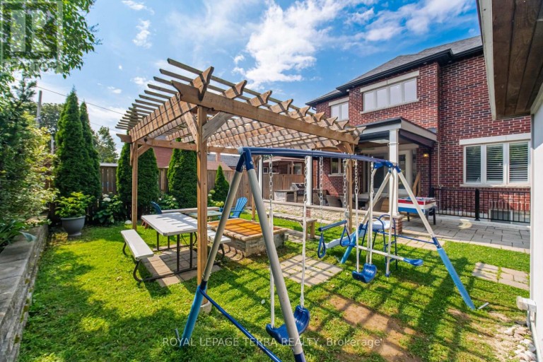 27 MINFORD AVENUE, Toronto (Wexford-Maryvale), Ontario, M1R2B2