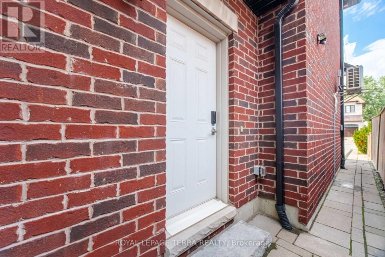 27 MINFORD AVENUE, Toronto (Wexford-Maryvale), Ontario, M1R2B2