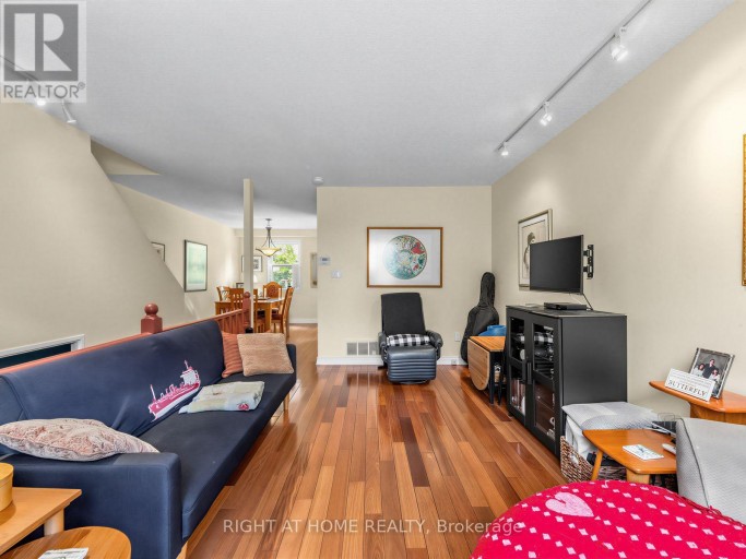 1984 JOHN STREET, Markham (Bayview Fairway-Bayview Country Club Esta, Ontario, L3T1Z1