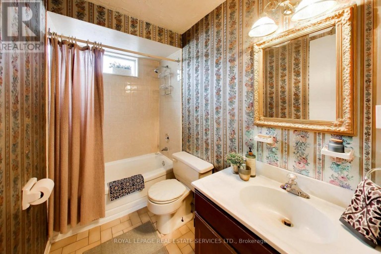 24 ELMVALE CRESCENT, Toronto (West Humber-Clairville), Ontario, M9V2B9