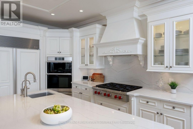 70 SHOREWOOD PLACE, Oakville (SW Southwest), Ontario, L6K3Y4