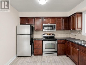 35 CULHAM STREET Oakville (CP College Park) Ontario photo 12
