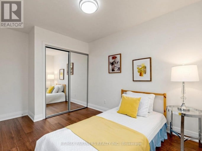 35 CULHAM STREET, Oakville (CP College Park), Ontario, L6H1G3