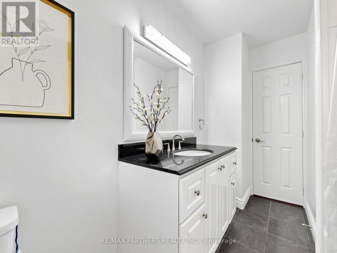 35 CULHAM STREET, Oakville (CP College Park), Ontario, L6H1G3