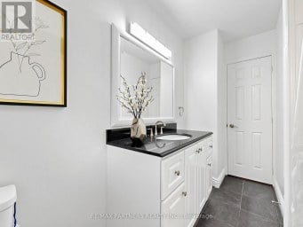 35 CULHAM STREET Oakville (CP College Park) Ontario photo 25