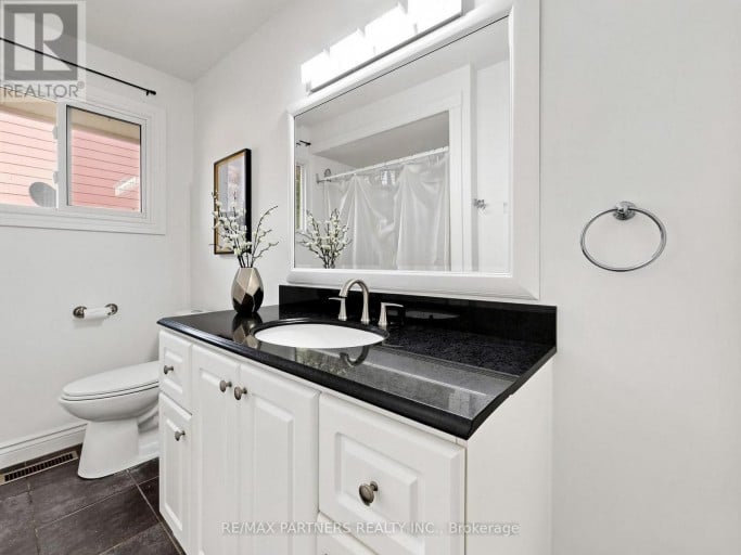 35 CULHAM STREET, Oakville (CP College Park), Ontario, L6H1G3