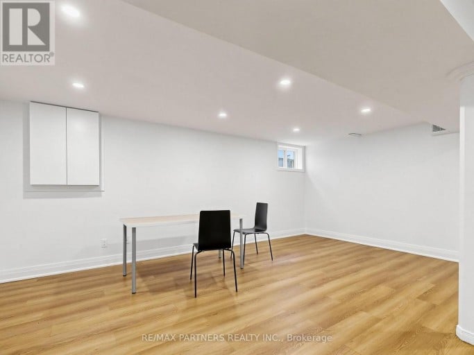 35 CULHAM STREET, Oakville (CP College Park), Ontario, L6H1G3