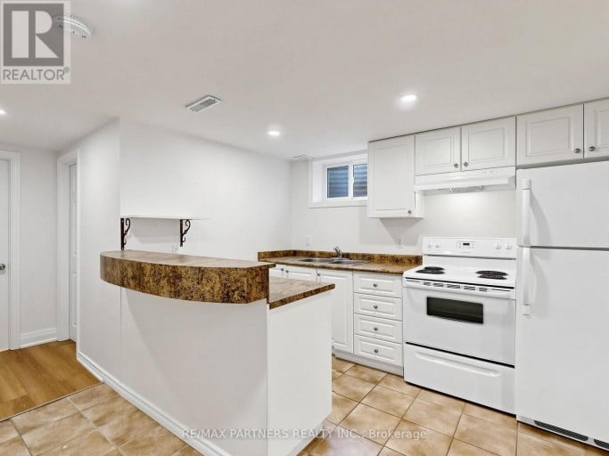 35 CULHAM STREET, Oakville (CP College Park), Ontario, L6H1G3
