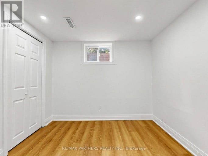 35 CULHAM STREET, Oakville (CP College Park), Ontario, L6H1G3