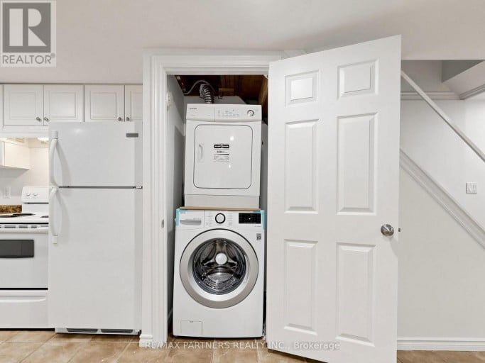 35 CULHAM STREET, Oakville (CP College Park), Ontario, L6H1G3