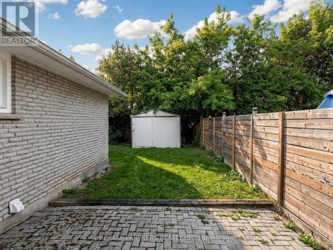 35 CULHAM STREET, Oakville (CP College Park), Ontario, L6H1G3