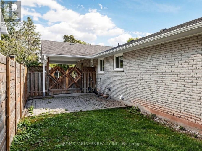 35 CULHAM STREET, Oakville (CP College Park), Ontario, L6H1G3