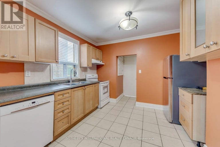 66 TWENTY NINTH STREET, Toronto (Long Branch), Ontario, M8W3B2