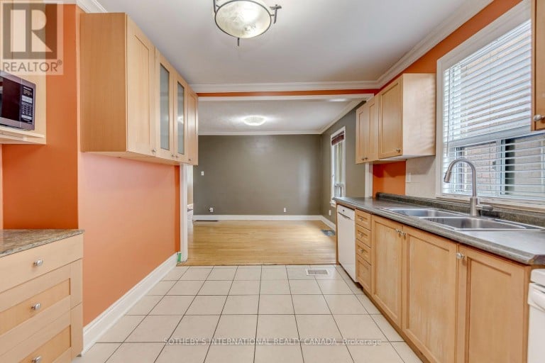 66 TWENTY NINTH STREET, Toronto (Long Branch), Ontario, M8W3B2