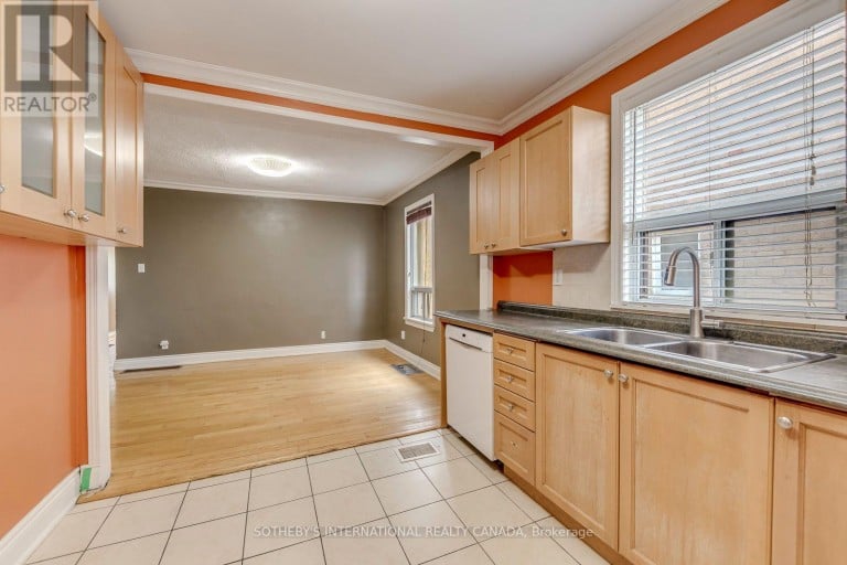 66 TWENTY NINTH STREET, Toronto (Long Branch), Ontario, M8W3B2