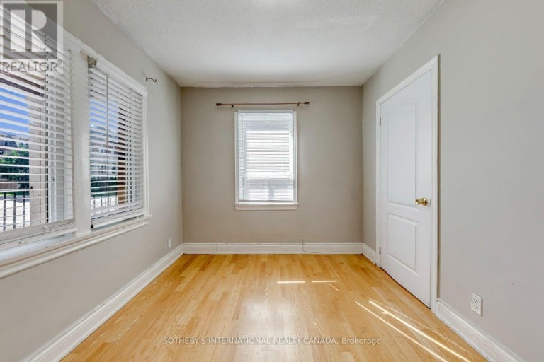 66 TWENTY NINTH STREET, Toronto (Long Branch), Ontario, M8W3B2