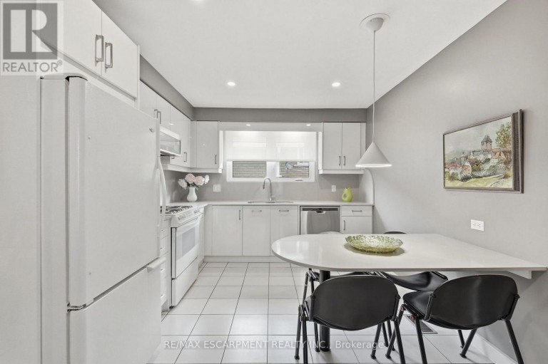 36 ALGONQUIN COURT, Hamilton (Lisgar), Ontario, L8T4T3