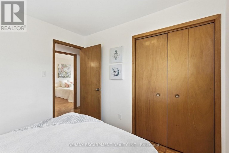 36 ALGONQUIN COURT, Hamilton (Lisgar), Ontario, L8T4T3