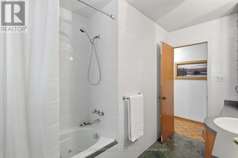36 ALGONQUIN COURT, Hamilton (Lisgar), Ontario, L8T4T3