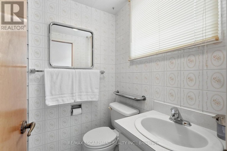 36 ALGONQUIN COURT, Hamilton (Lisgar), Ontario, L8T4T3